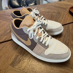 Worn once mens 9.5 US